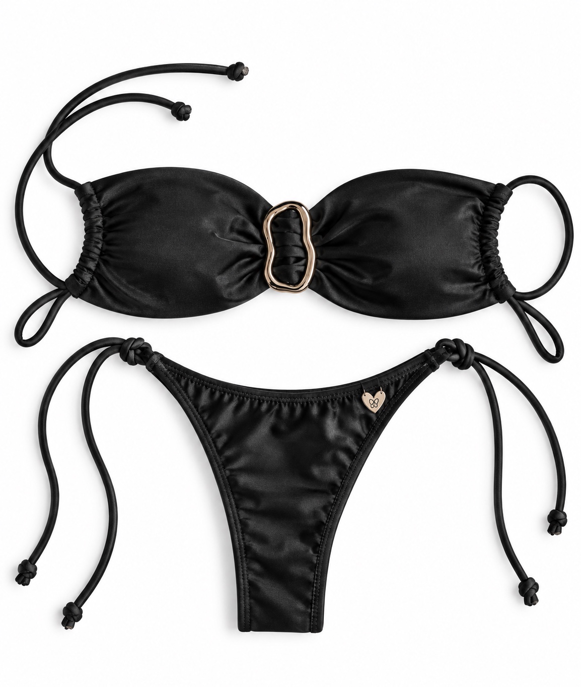 La bikini Íris Negra, con corpiño bandeau y detalle metálico central